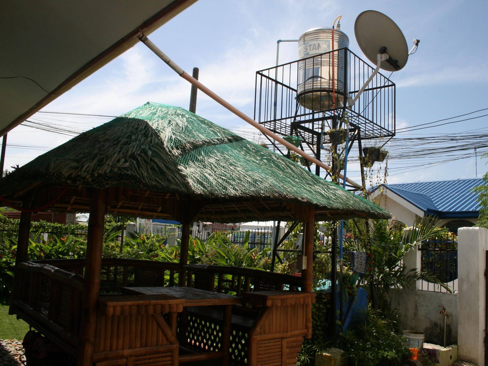 Dee Guest House Мактан Экстерьер фото